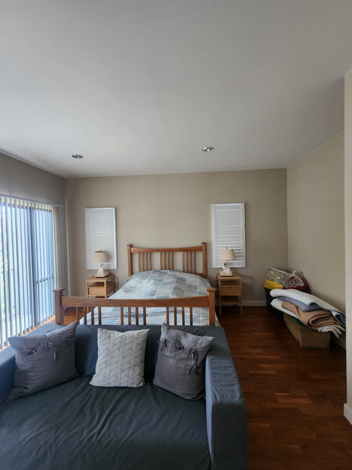 picture Home for rent near fashion island. - 12/14