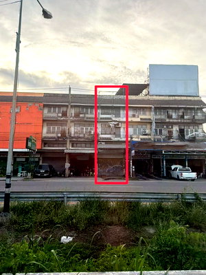Shophouses for sale Chonburi : Commercial building for sale in a prime location, on Sukhumvit Road, Samet, Mueang Chonburi.