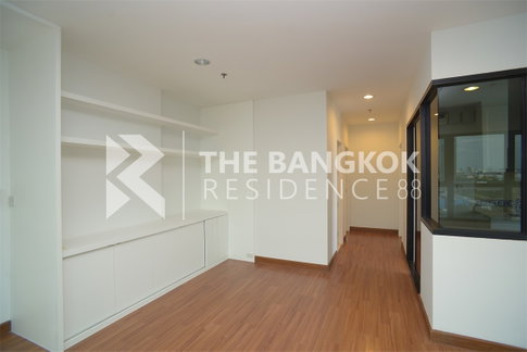 The Crest Phahonyothin 11 Convenient Travel, Great Value per Square Meter