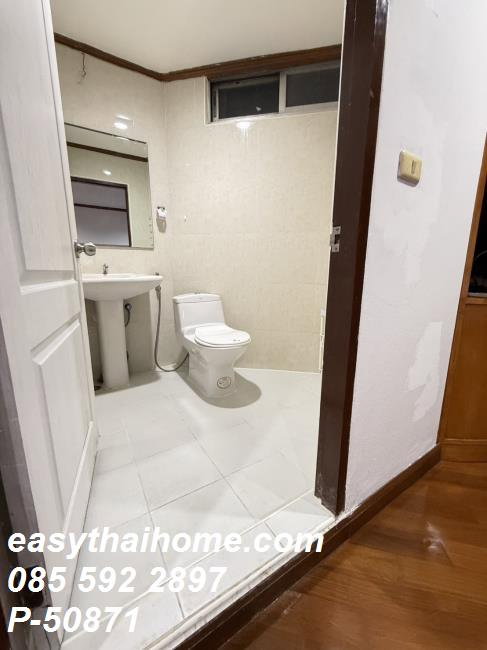 รูป P-50871 — คอนโดห้องใหญ่เลี้ยงสัตว์ได้ใจกลางเมือง! Wittayu Complex ใกล้ BTS เพลินจิต ราคา 35,000 บาท โทร 085-592-2897 Line: @easythaihome - รูปที่ 12/15