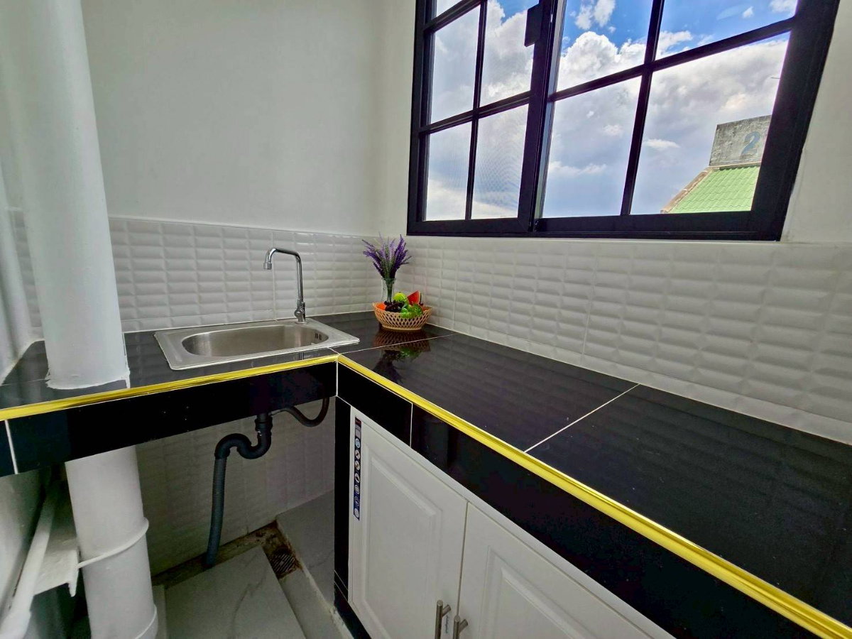 รูป  ขายบ้านเอื้ออาทรสายไหม รีโนเวทใหม่ 100% พร้อมเข้าอยู่ เฟอร์นิเจอร์พร้อม แต่งสวย ทำเลดี รถไฟฟ้า BTS สถานีคูคต สายสีเขียว - รูปที่ 8/13