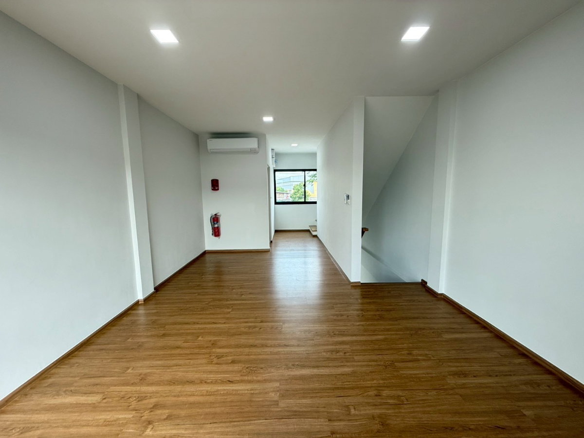 รูป #ขาย / เช่า โฮมออฟฟิศ 3 ชั้น DISTRICT พหลโยธิน–วิภาวดี | AP Home Office มี 3ห้องนอน 4 ห้องน้ำ โฮมออฟฟิศทำเลดีในโครงการคุณภาพจาก AP - รูปที่ 16/18
