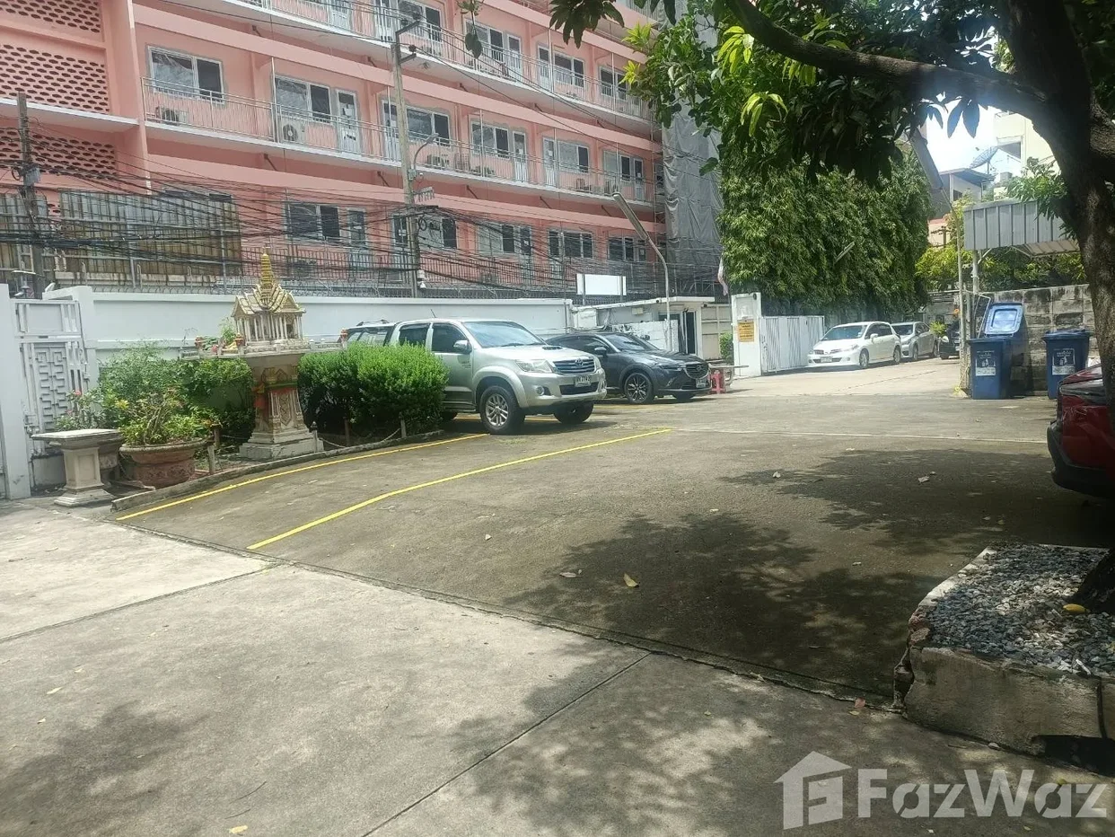picture 4 Bedroom House for rent in Si Phraya, Bangkok  5703905 - 3/7
