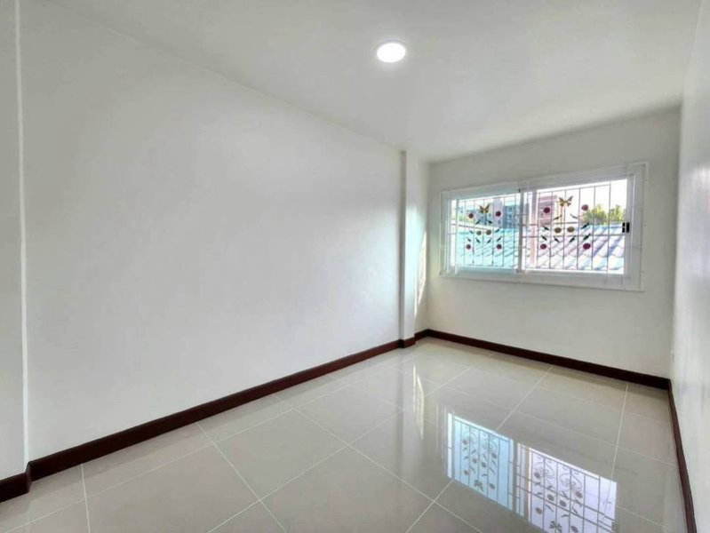 picture Beautiful townhome in Sriracha, near Saha Group, Palm Village. - 12/20