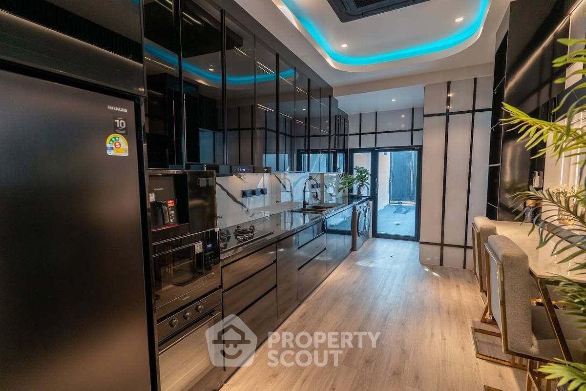 รูป วิลล่า 4-ห้องนอน ใกล้ พัทยาตะวันออก (ID 2916397) - รูปที่ 13/20