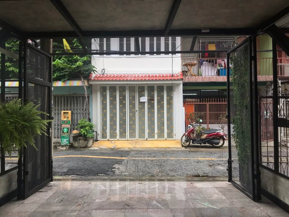 รูป 4 วัน · แชร์กับ สาธารณะ ให้เช่าบ้านทาวน์เฮาส์ 2 ชั้น **รับธุรกิจ Airbnb นะคะ** ให้เช่าบ้านในรัชดาซอย 3 หลังฟอร์จูนทาวน์ #petfriendly - รูปที่ 1/16