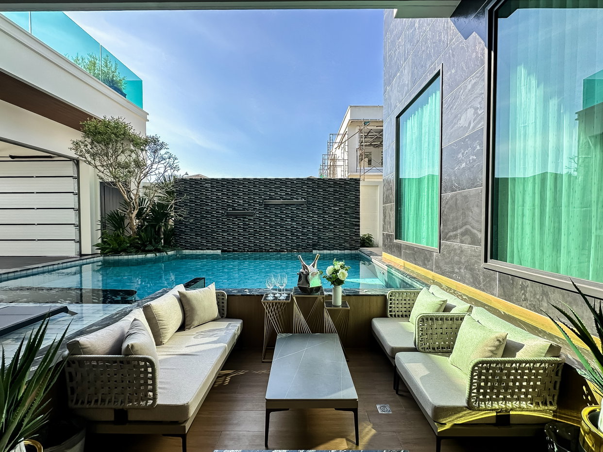 รูป Modern Luxury Pool Villa for Sale Thung Klom Tan Man Pattaya - รูปที่ 3/22