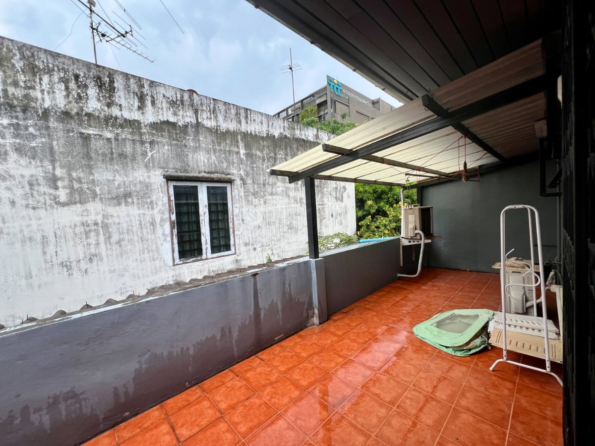รูป ขายทาวน์โฮม 2 ชั้น 38 ตร.วา ซอยลาดพร้าว 26 แยก 1 ใกล้ MRT ลาดพร้าว เหมาะสำหรับบ้านและออฟฟิศ ทาวน์โฮมใจกลางเมืองเดินทางสะดวก  - รูปที่ 22/25