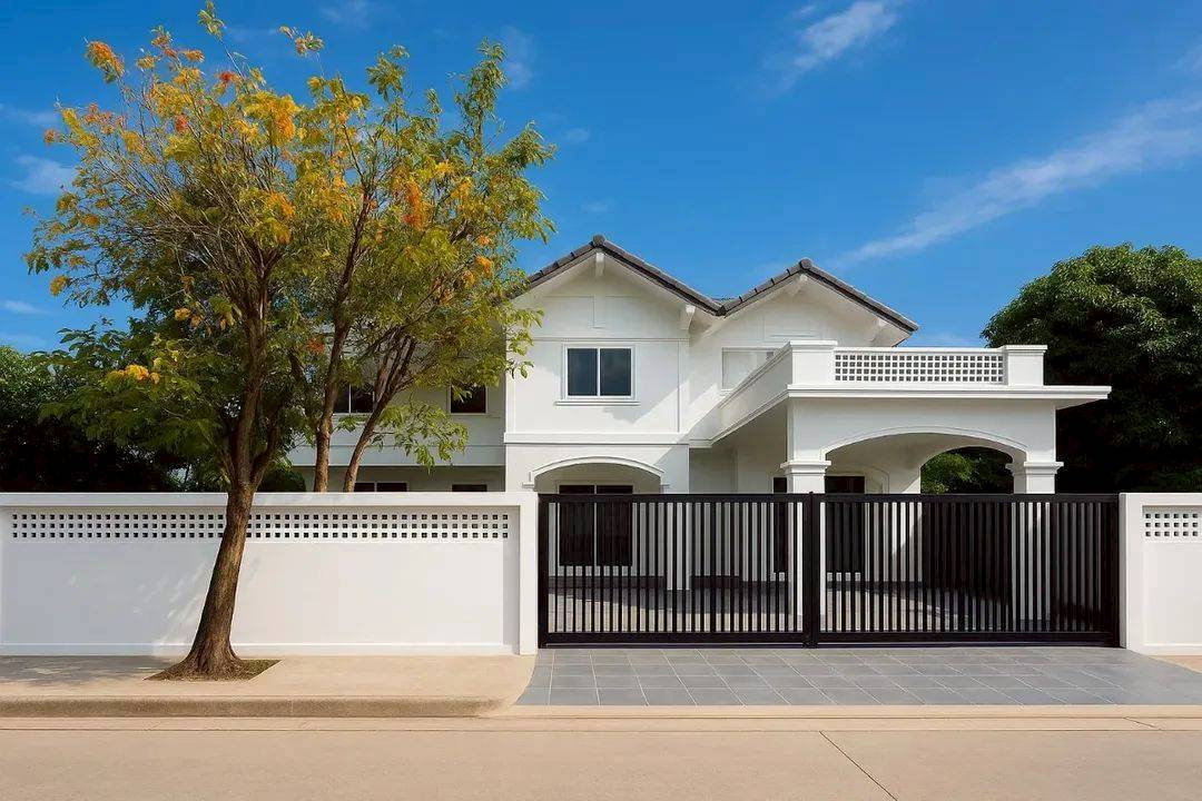 รูป ขายบ้านเดี่ยว : บางนา วิลล่า ขนาดที่ดิน 93.5 ตร.วา. พื้นที่ใช้สอย 375 ตร.ม. 3 ห้องนอน 3 ห้องน้ำ ที่จอดรถ 2 คัน ตกแต่งใหม่พร้อมอยู่ - รูปที่ 1/5