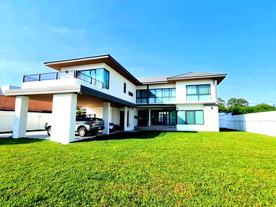 Houses for sale Bang Lamung Chonburi : Luxury House for Sale Near Mabprachan East Pattaya