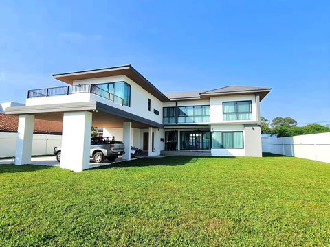 Luxury House for Sale Near Mabprachan East Pattaya