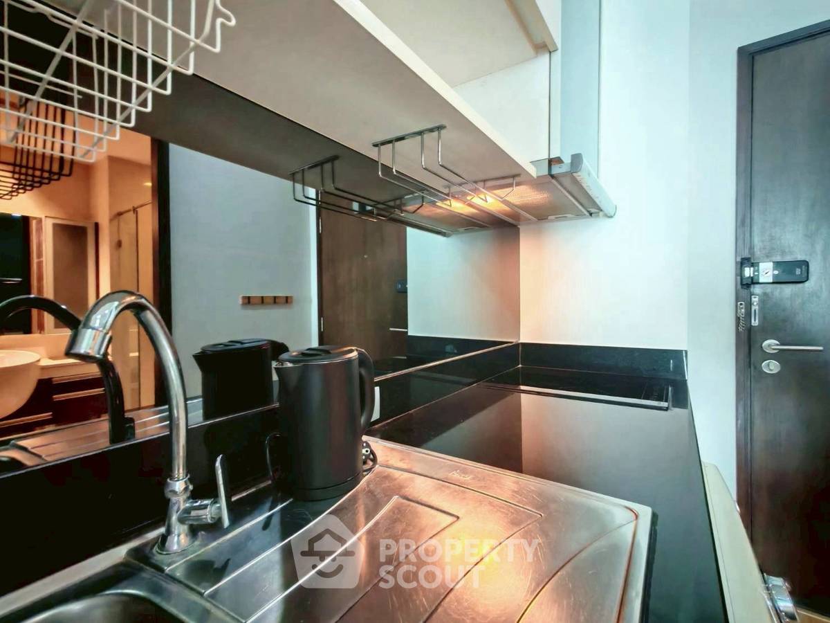 picture 29th-Floor 1-BR Sky Walk Residences, 200m To BTS Phra Khanong (ID 2911541) - 8/18