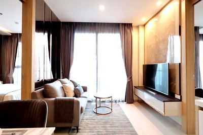 Condos for sale : The Riviera Jomtien Condo for Sale Sea View