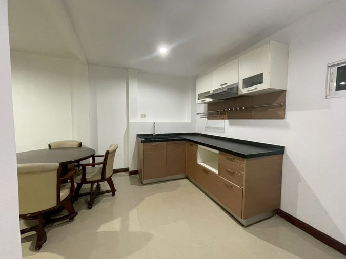 2-bed townhouse for rent, 120 sqm, 20 sq wah, Huai Khwang