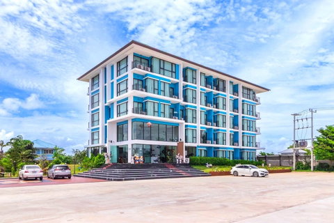 Entire Residential Building (Arunsakhon luxury condo) for Sale