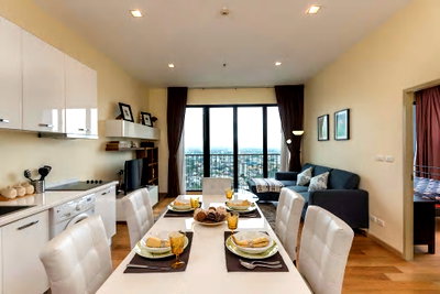 Condos for rent :  Corner unit, top floor, view of Wat Thong Thong at Noble Reveal  70 sq.m.