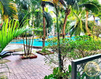 Condos for sale : Pool access condo in Arcadia Beach Resort