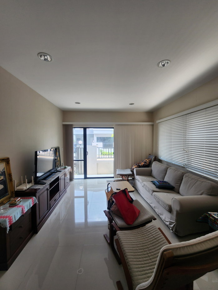 picture Home for rent near fashion island. - 9/14