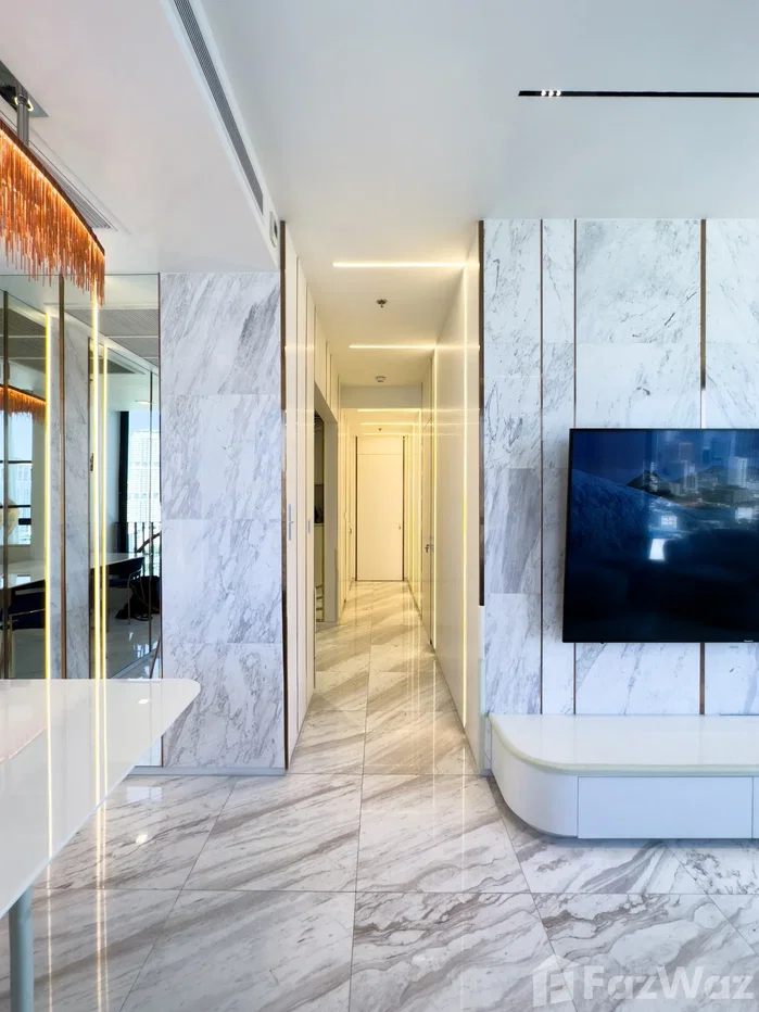picture Stunning Corner Unit Condo at IDEO Q 36 1982831 - 2/6