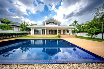 Houses for sale Bang Lamung Chonburi : Pool Villa for Sale East Pattaya in Nong Mai Kaen