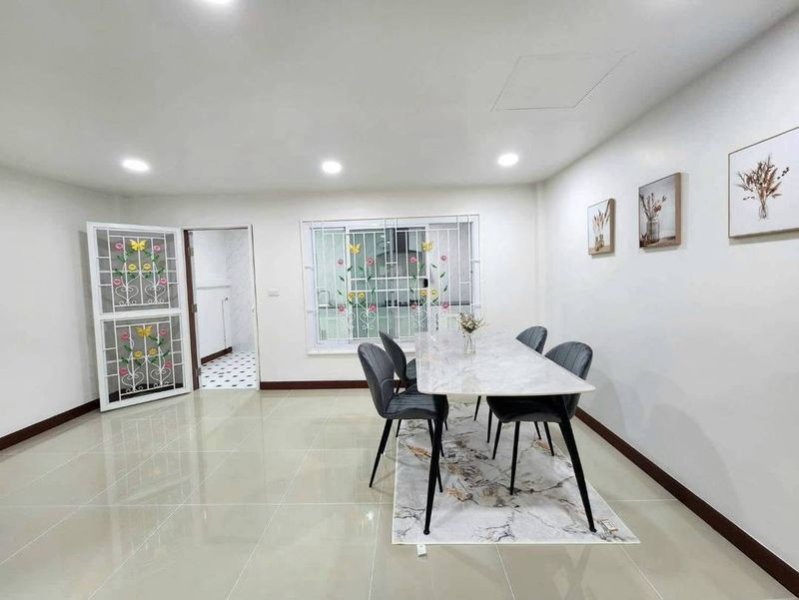 picture Beautiful townhome in Sriracha, near Saha Group, Palm Village. - 8/20