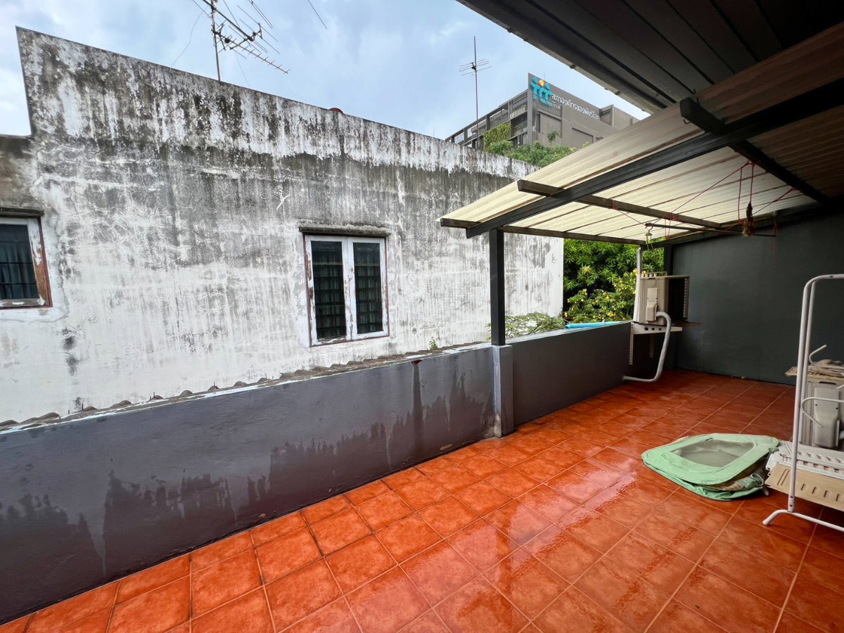 รูป ขายทาวน์โฮม 2 ชั้น 38 ตร.วา ซอยลาดพร้าว 26 แยก 1 ใกล้ MRT ลาดพร้าว เหมาะสำหรับบ้านและออฟฟิศ ทาวน์โฮมใจกลางเมืองเดินทางสะดวก  - รูปที่ 23/25