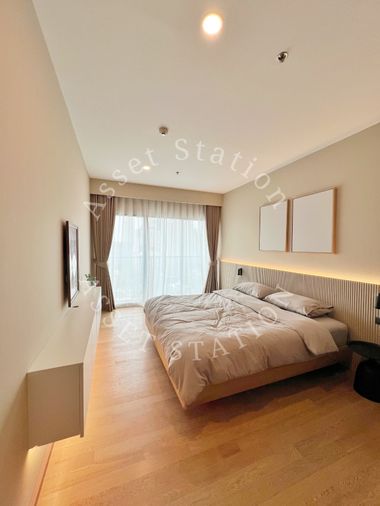 🏢Noble Remix is located just 50 meters from BTS Thonglor, making life easy. Surrounded by cafes and restaurants, it's incredibly convenient.🚴