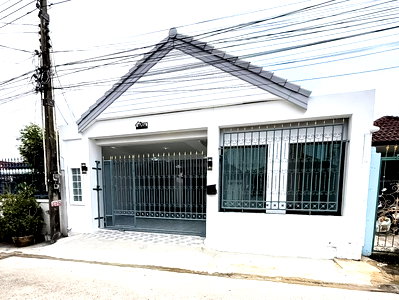 Townhouses for sale Chonburi : House for Sale Noen Plub Wan East Pattaya