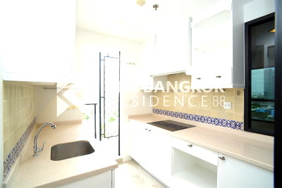 Condos for sale : The Crest Phahonyothin 11  Convenient Travel, Great Value per Square Meter