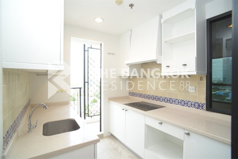 The Crest Phahonyothin 11 Convenient Travel, Great Value per Square Meter