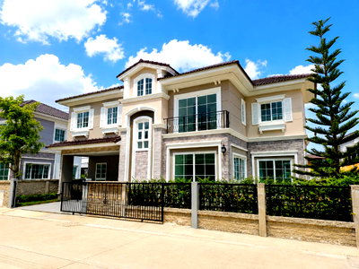 Houses for rent Tesco Lotus Srinakarindra : RS6161 Luxury 2-story detached house for rent in Golden Neo Sukhumvit–Lasalle, Sukhumvit 113.