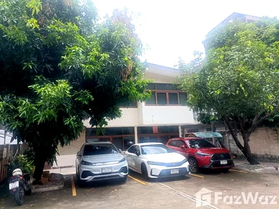 Houses for rent Bangkok : 4 Bedroom House for rent in Si Phraya, Bangkok  5703905