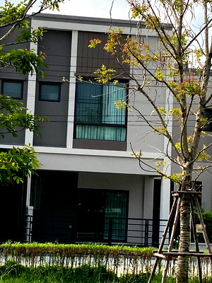 Townhouses for rent : ✨For rent Town House Pleno Sukhumvit-Bangna 3✨LineID: @Propvel (with @ in front)✨