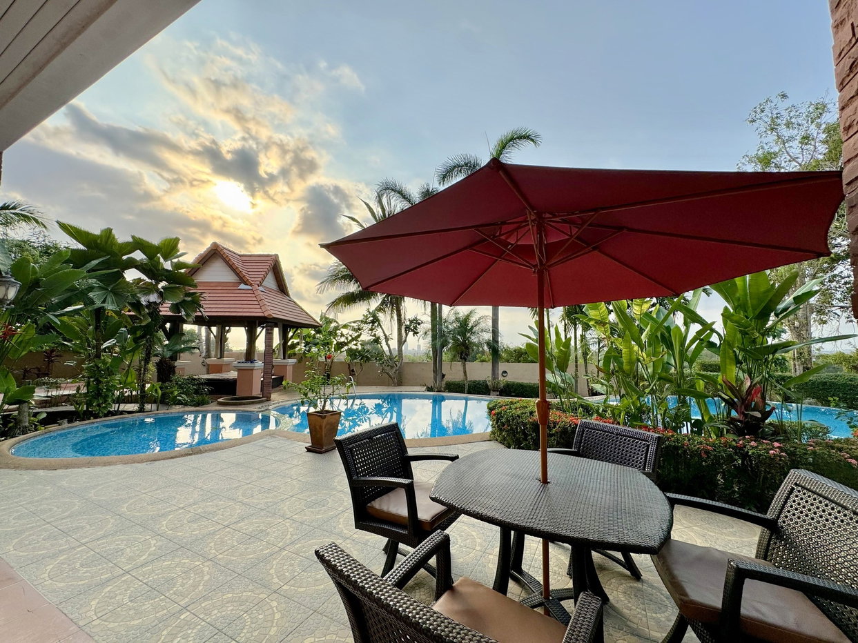 รูป Luxury Pool Villa for Sale East Pattaya - รูปที่ 13/17