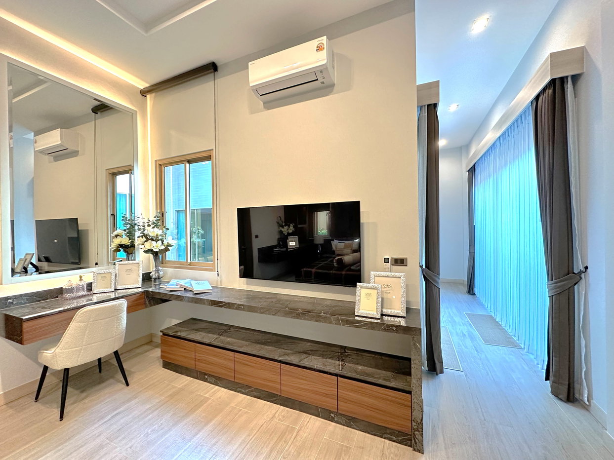 picture Luxury Pool Villa for Sale Thung Klom Tan Man - 4/18