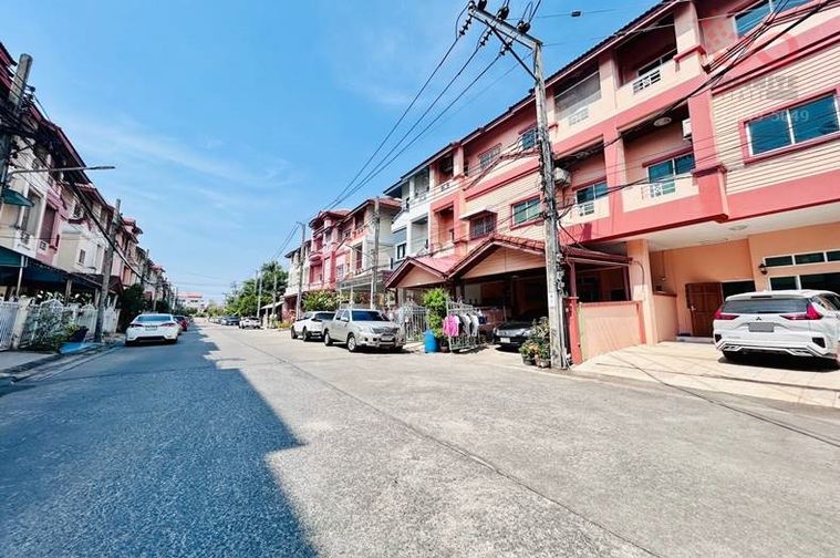 ขายทาวน์โฮม 4 ห้องนอน 135 ตร.ม. 44.9 ตร.ว. ปริญลักษณ์ แจ่มจันทร์