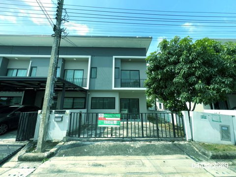 ทาวน์เฮ้าส์ 28.5 ตร.วา เดอะคัลเลอร์ส บางนา-วงแหวน 2 บางพลี สมุทรปราการ 2.3M