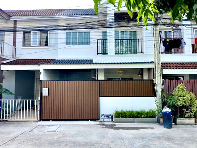 Townhouses for sale Chonburi : House for Sale North Pattaya Near Naklua Market