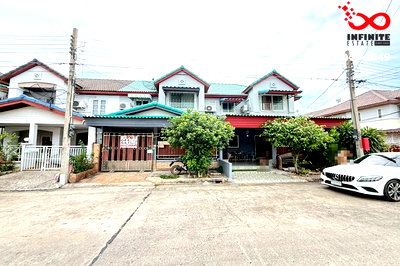 ทาวน์โฮม รพ.กรุงไทย เวสเทิร์น : ขายทาวน์เฮาส์ 2 ชั้น บ้านลุมพินี บางบัวทอง 21 ตรว. ต่อเติมครบ ใกล้ MRT 