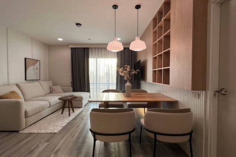 Sale with tenant ! With fixed parking ! Centric Sathorn -St.Louis, 2 bed, 2 bath, high floor 19++, Wide living room !! Code C20251200058 furnished