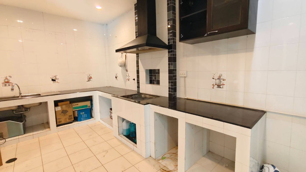 รูป ขายบ้านเดี่ยว 3 ชั้น  หมู่บ้านสิตานันท์ เนื้อที่ 47 ตรว  หลังมุมในสุด 4 ห้องนอน 3น้ำ  มีสระว่ายน้ำส่วนตัว สวยมาก - รูปที่ 14/19