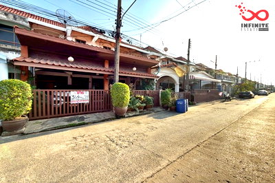ทาวน์โฮม ถนนรังสิต-นครนายก : ขายทาวน์เฮาส์ 2หลัง 36ตรว. หมู่บ้านประดู่แดง บงกช 48 คลองสอง คลองหลวง 