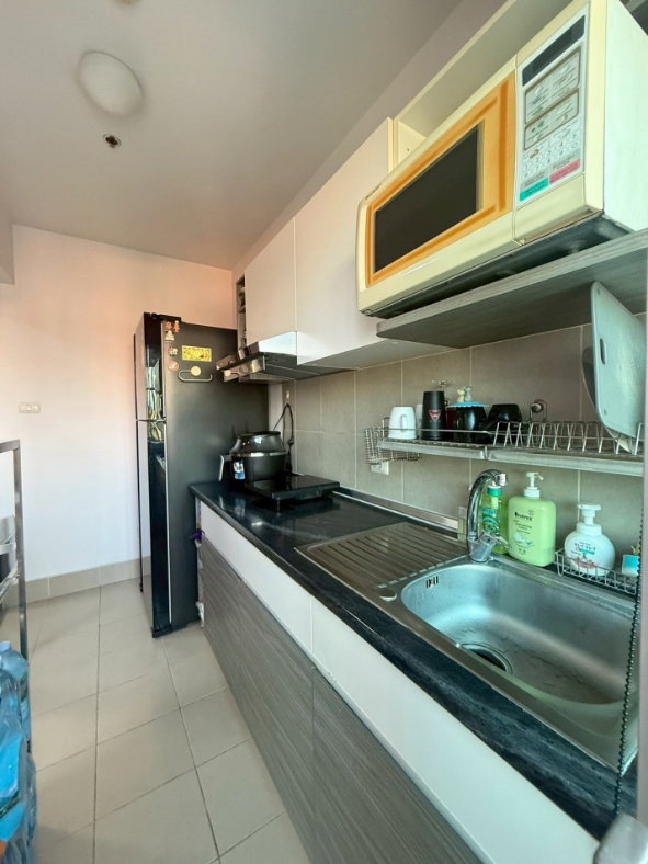 picture  Corner condo unit for sale at Supalai Veranda Rattanathibet. This is a special unit, only one per floor, with open views on two sides - 10/12