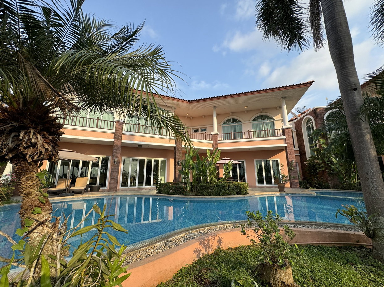 รูป Luxury Pool Villa for Sale East Pattaya - รูปที่ 1/17