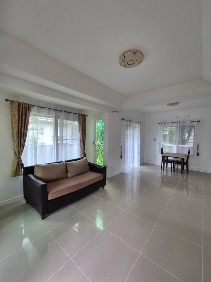 picture For Rent at   Parichat Suwinthawong - 8/15