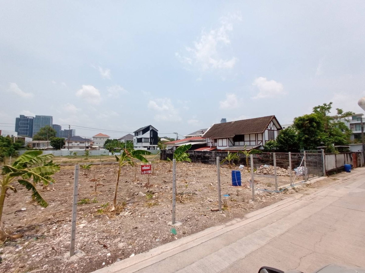 รูป ขายที่ดินเปล่าถมแล้ว รามคำแหง ซอย 18 ทำเลดี เดินทางสะดวก ใกล้รถไฟฟ้าสายสีส้ม  - รูปที่ 1/7