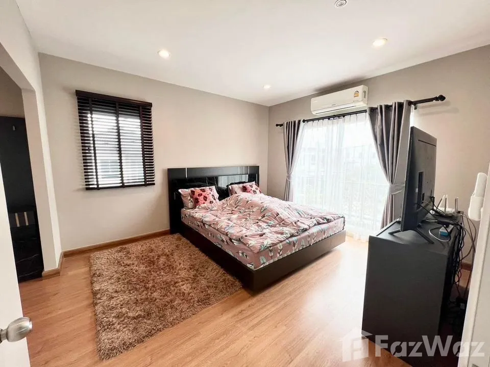 picture 4 Bedrooms, 2 Bathrooms with Office Space 1830966 - 18/25