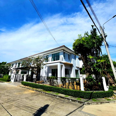 Houses for rent Yamjard Vichanusorn School : 🏡✨ House for Rent — Life Bangkok Boulevard Ramintra Corner house on the main road, newly renovated and ready to move in