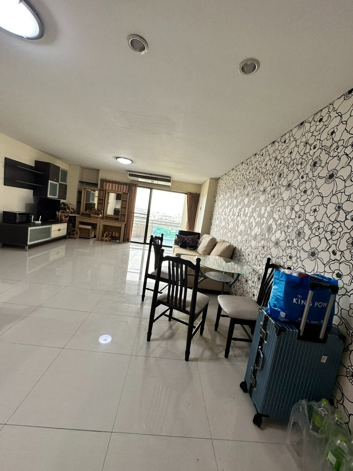 picture Huge 1xx sq.m. room for only 20K - 2/8
