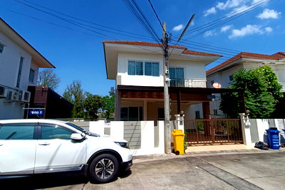 Houses for rent Nonthaburi : Detached house for rent in Bang Bua Thong area, opposite Sarasas Witead School, Soi Lam Pho.